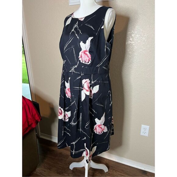 Sejour fit and flare floral knee length dress - size 16w - Picture 5 of 11